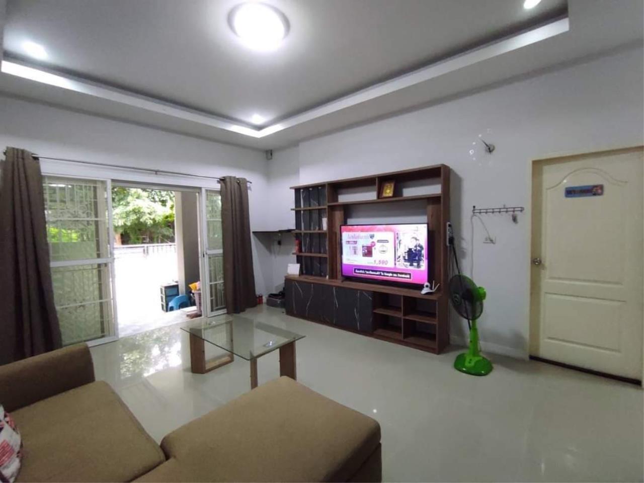 House for rent, Rattana Phirom Ville Village Zone near Kad Farang, Hang Dong Fresh Market  For rent 15,000 baht/month