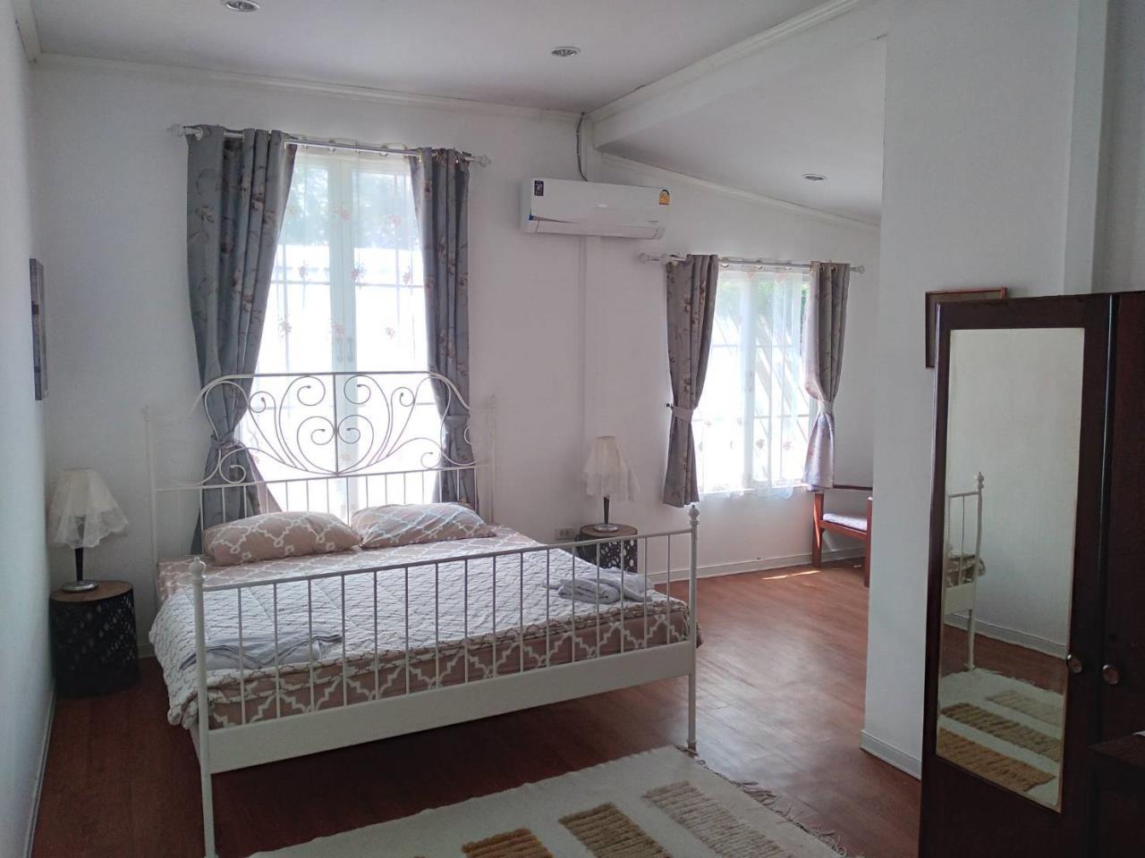 Rent a vintage style house in Saraphi Yang Noeng zone.  Rent 45,000 baht /month