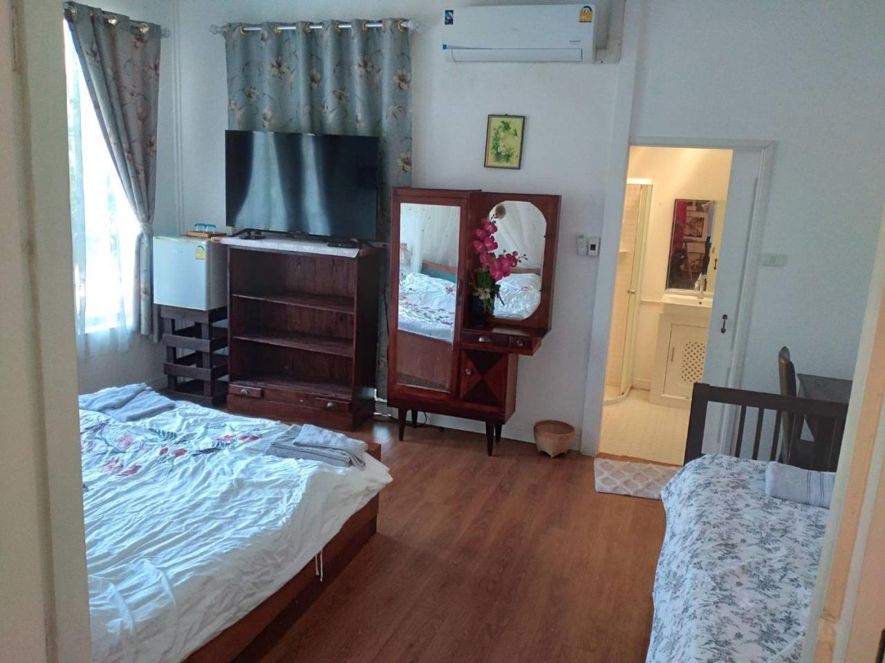 Rent a vintage style house in Saraphi Yang Noeng zone.  Rent 45,000 baht /month