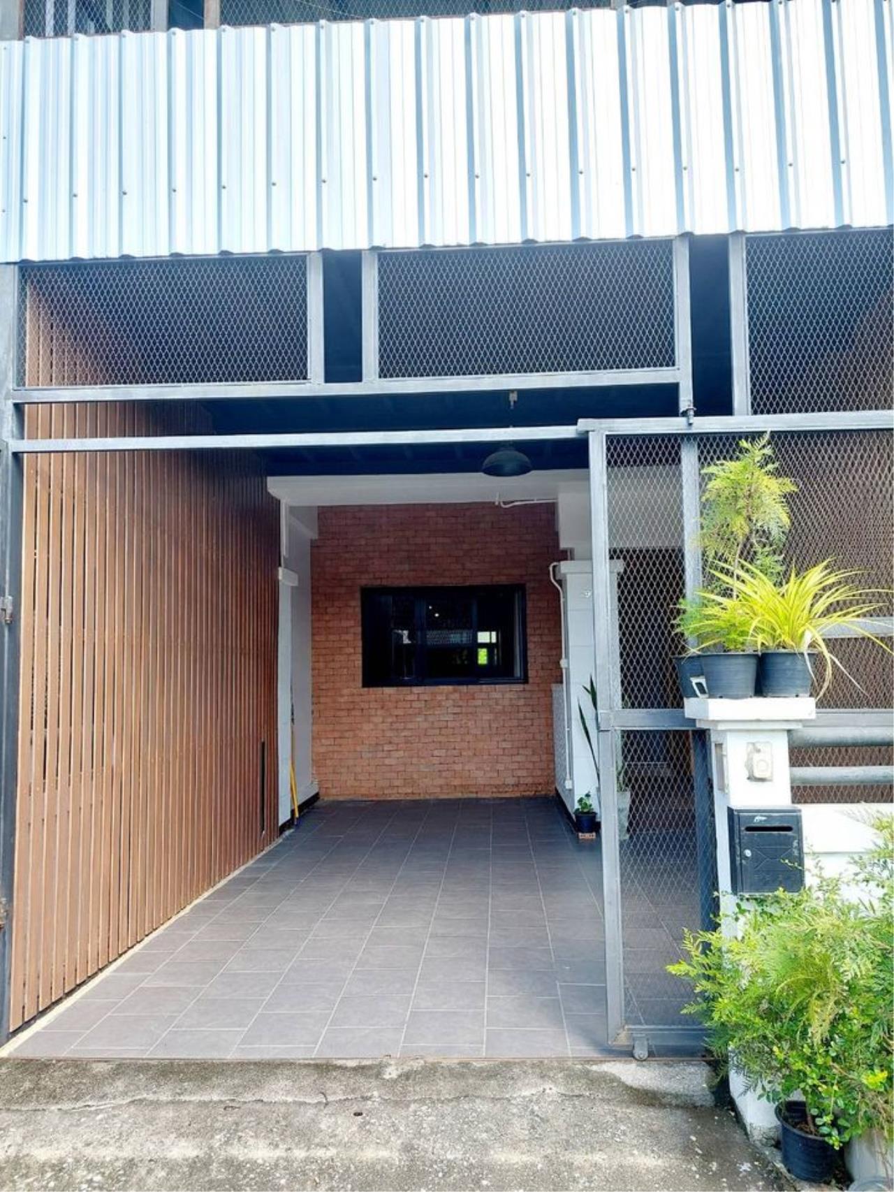 2-story townhouse for sale, loft style, Nong Phueng Saraphi zone.