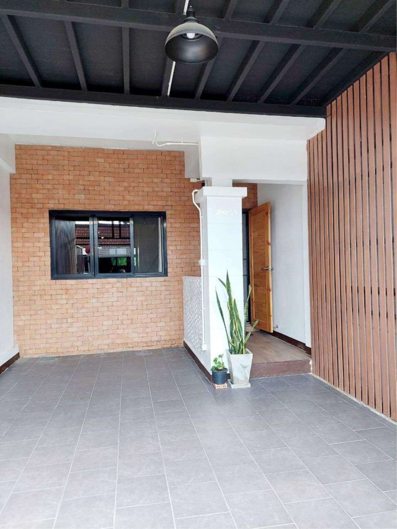 2-story townhouse for sale, loft style, Nong Phueng Saraphi zone.