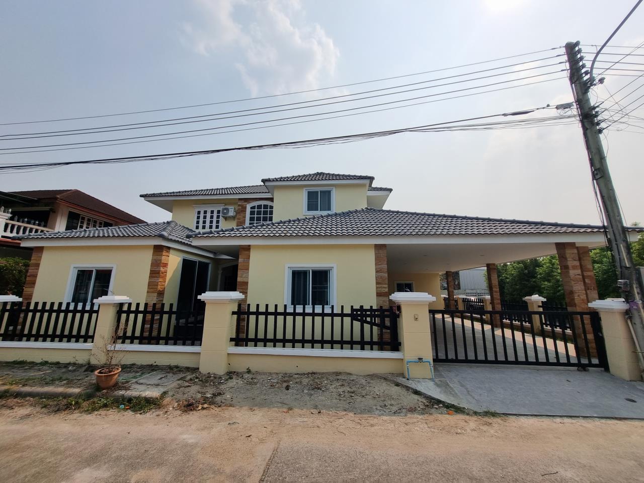 House for sale with tenant, Saraphi zone