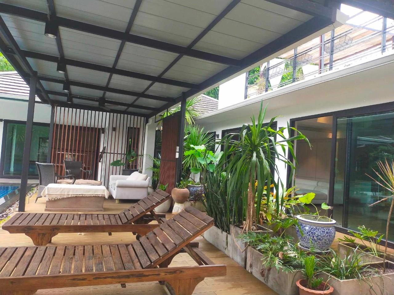 Pool villa for rent in San Kamphaeng zone, near San Kamphaeng Walking Street.