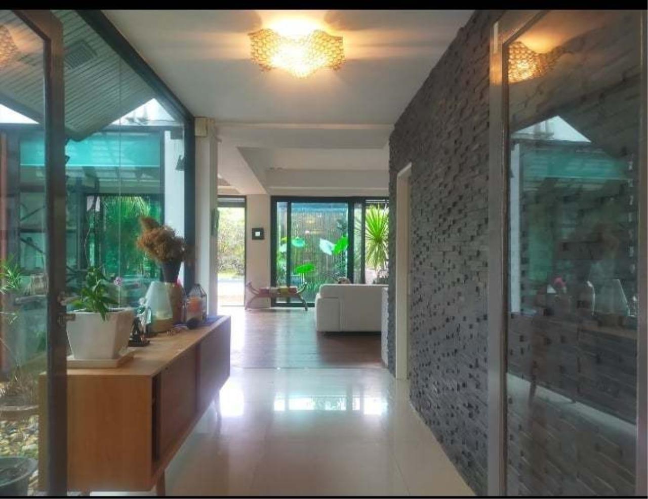 Pool villa for rent in San Kamphaeng zone, near San Kamphaeng Walking Street.