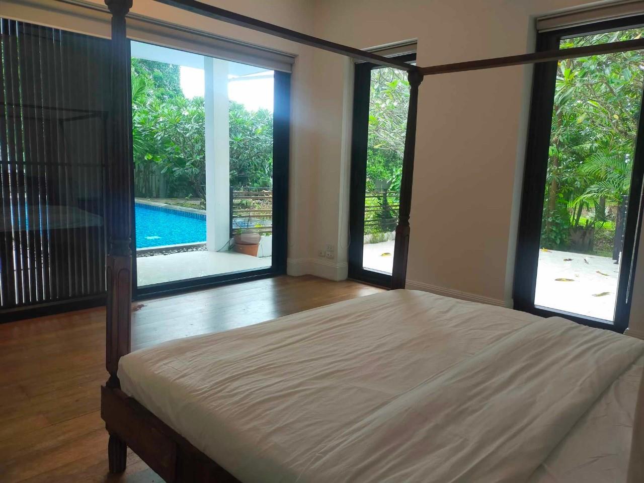 Pool villa for rent in San Kamphaeng zone, near San Kamphaeng Walking Street.