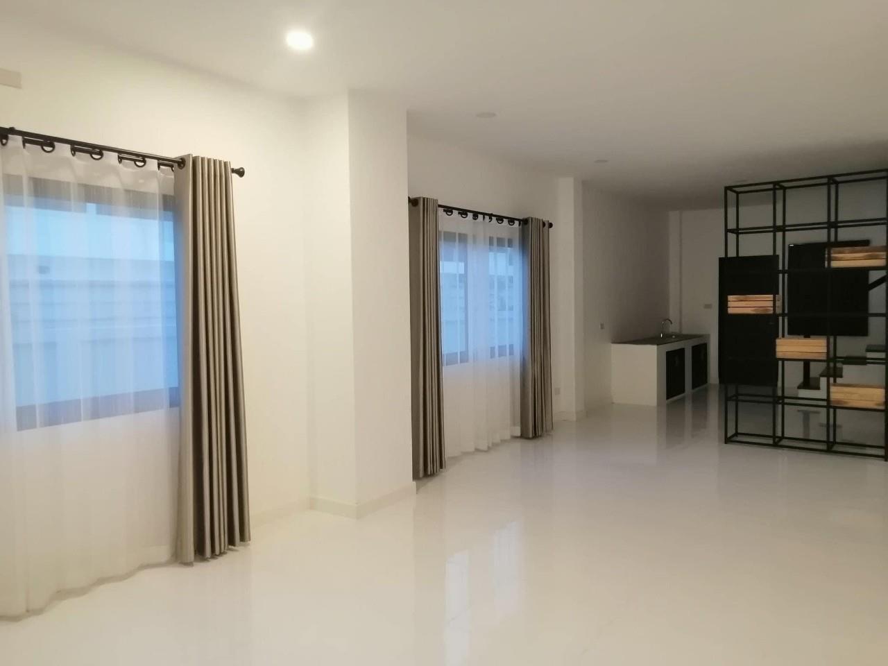 Townhouse for rent Near Nong Pa Khrang Municipality