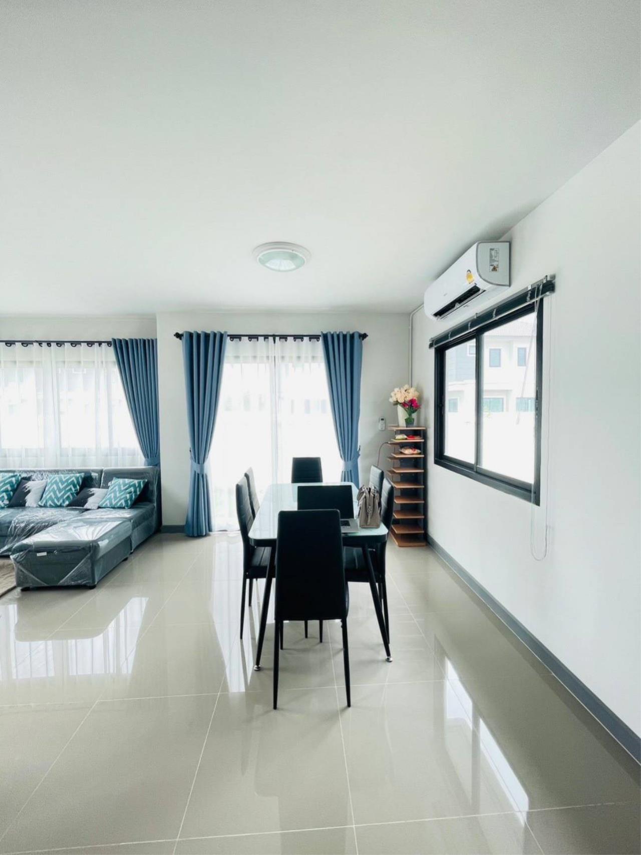 New house for rent, new furniture throughout. San Kamphaeng Housing Authority