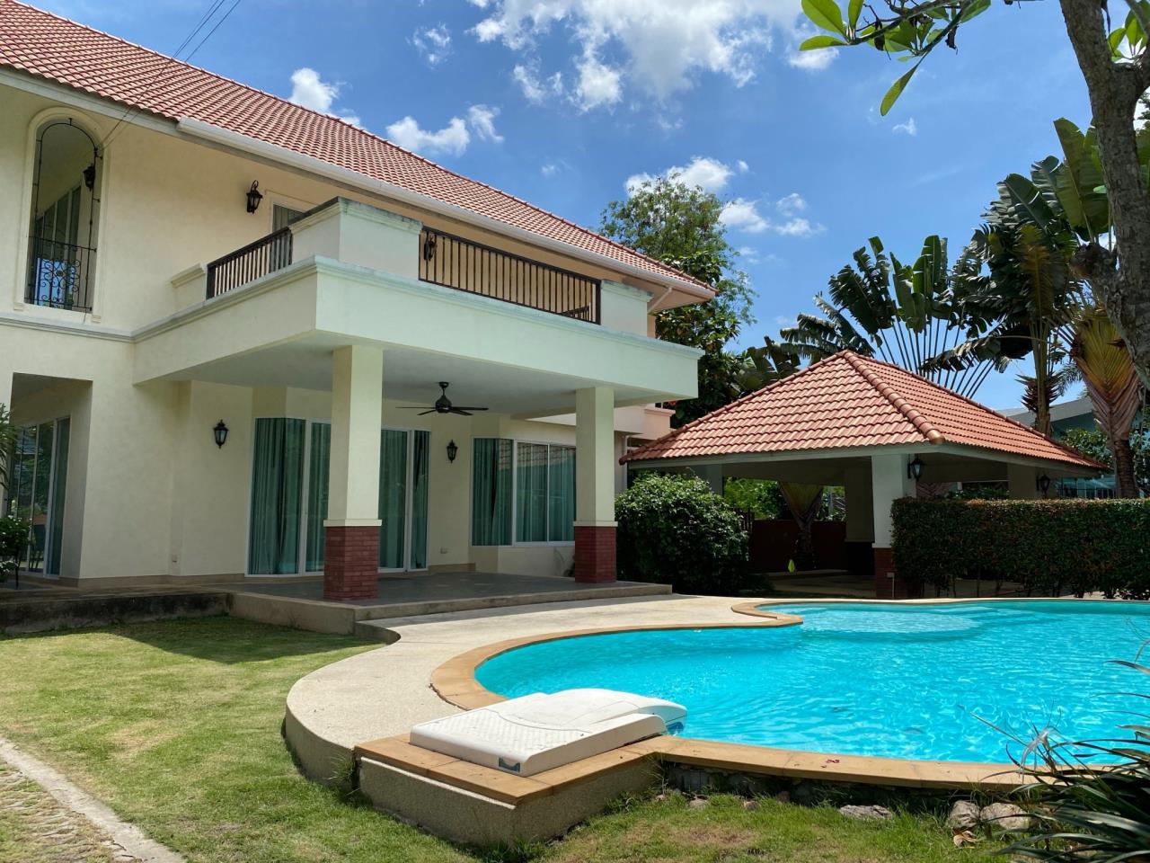 Pool villa for sale with tenant, Hang Dong zone.