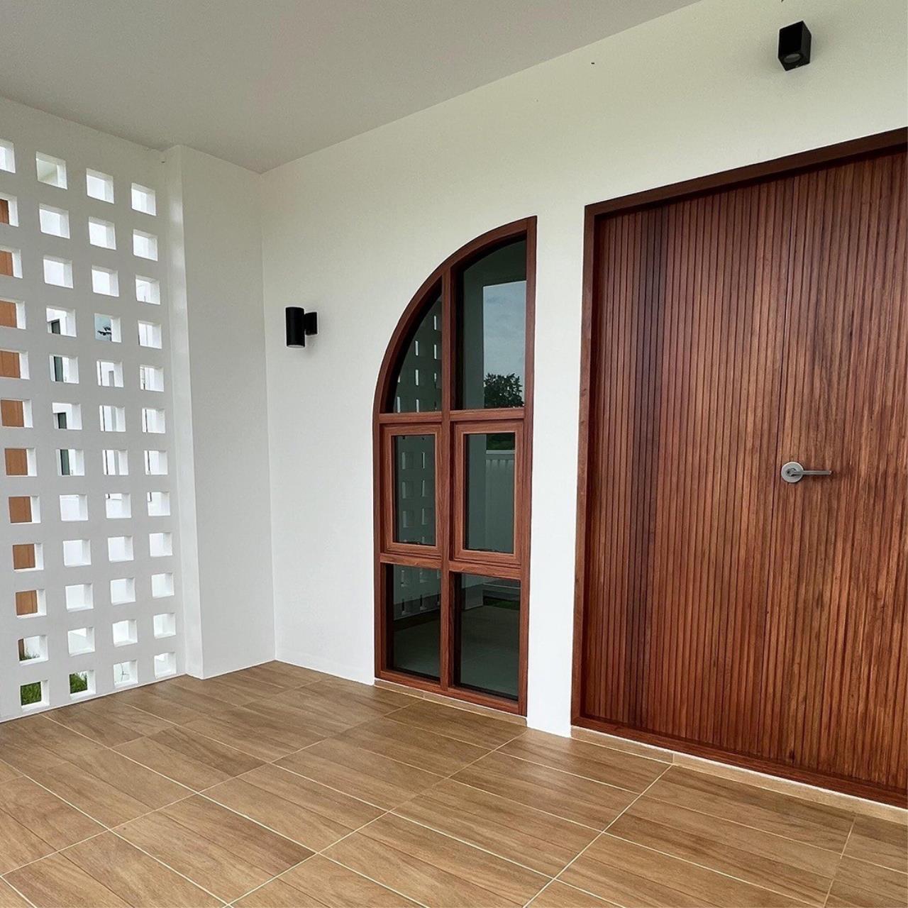 Modern style house for sale, Doi Saket zone.