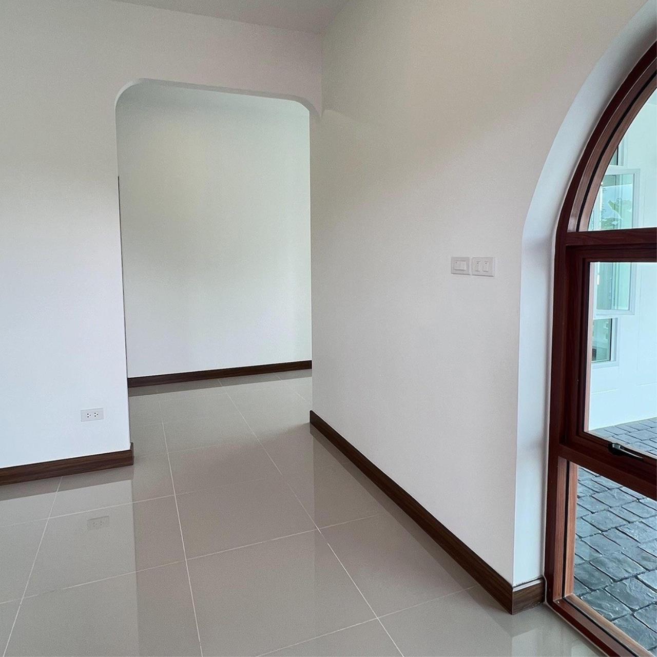 Modern style house for sale, Doi Saket zone.