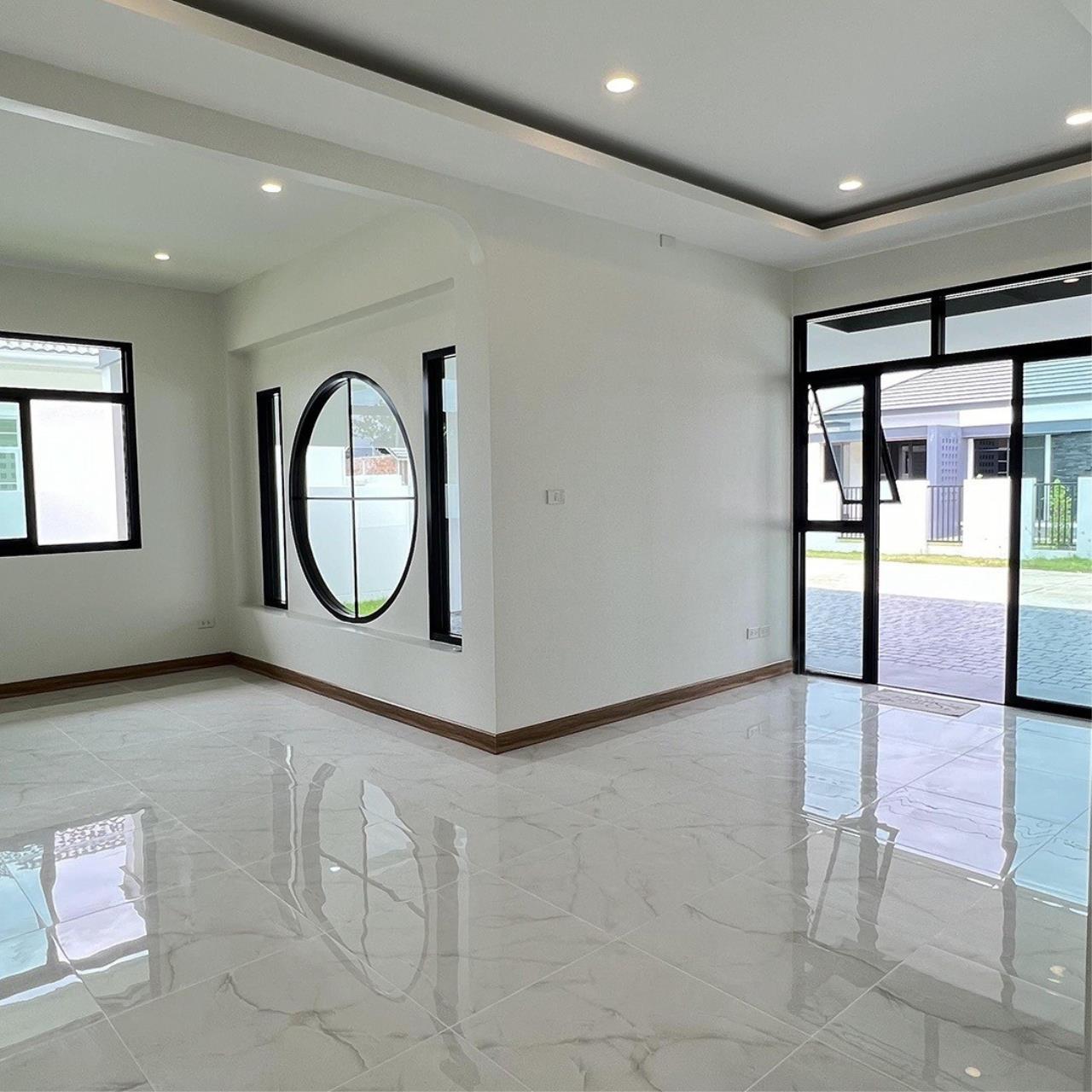 Modern style house for sale, Doi Saket zone.