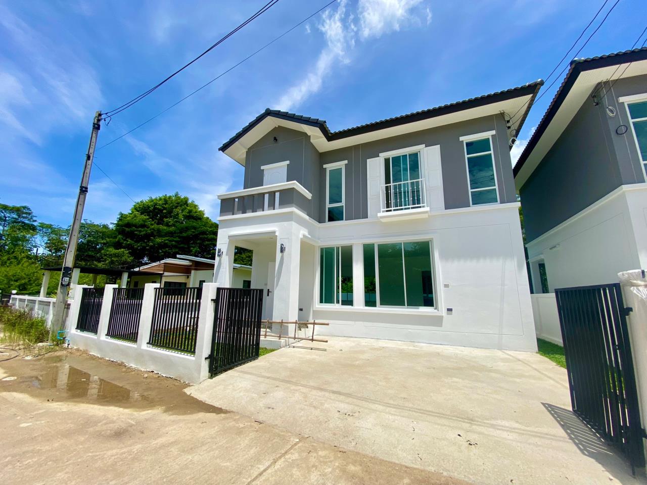 House for sale outside the project Phrae Hang Dong water zone