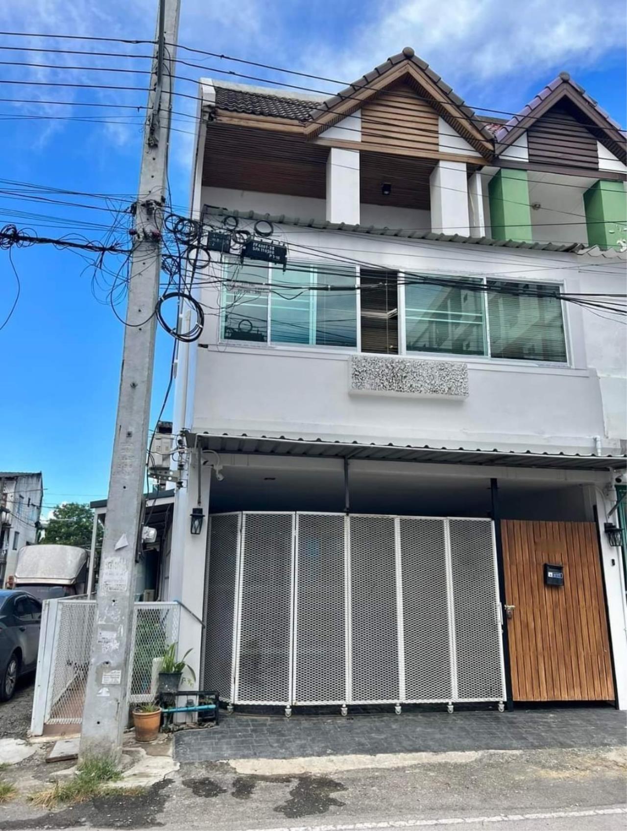 Townhome for rent, corner house, near 7 Yod Plaza.