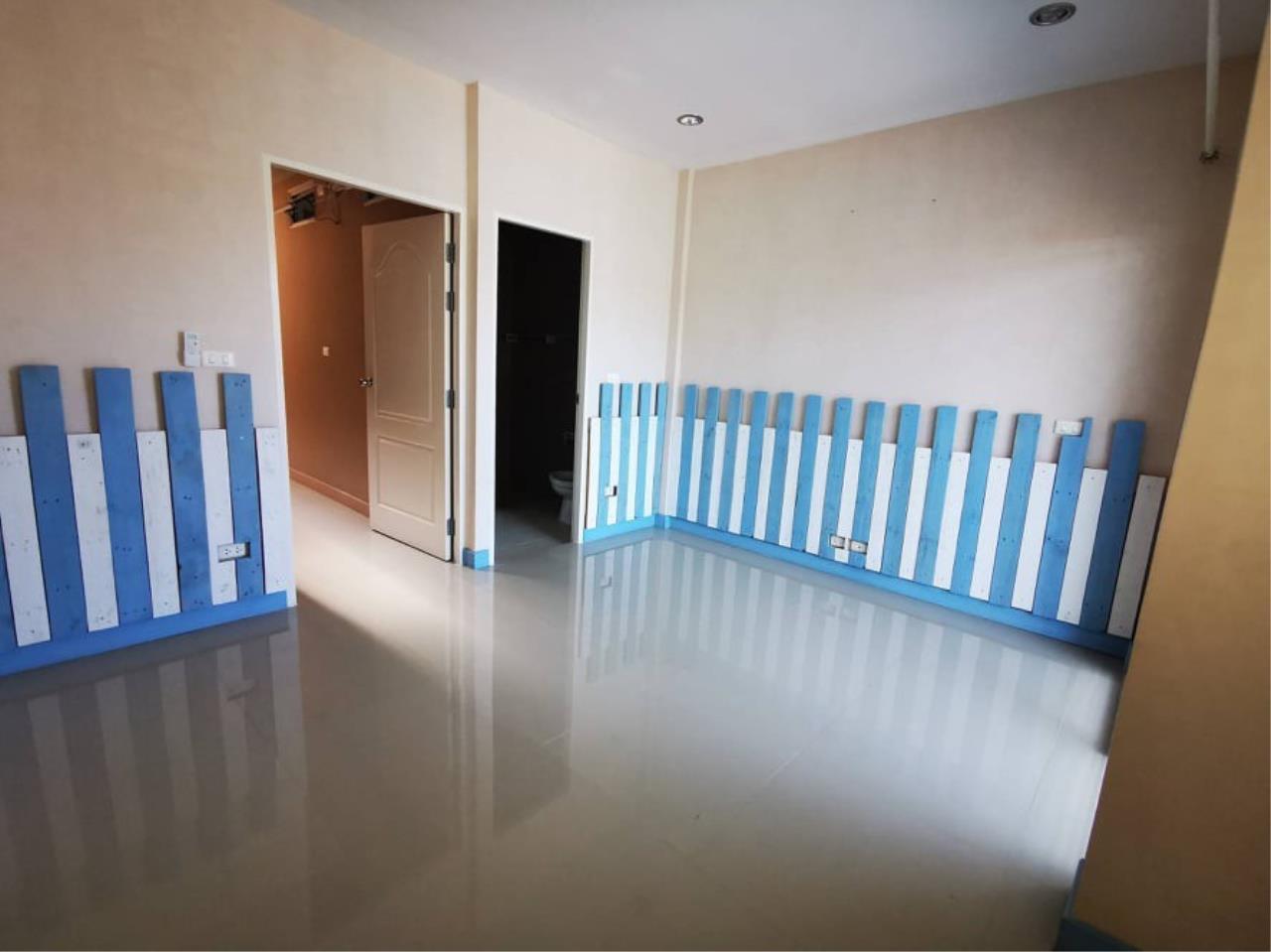 For sale/rent townhome in the city Near Wualai Walking Street