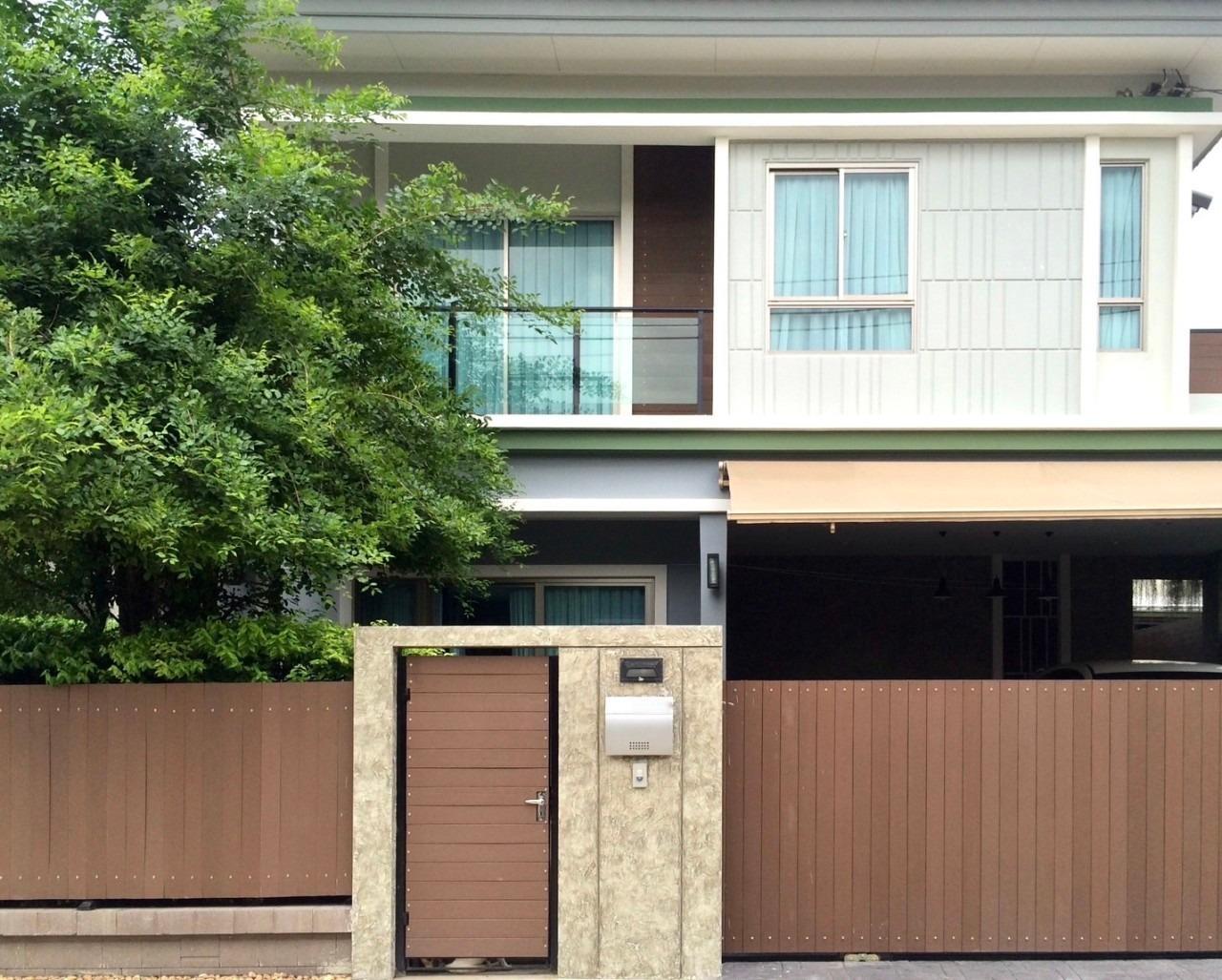 House for rent in The Plant Estique Pattanakarn 38 project.