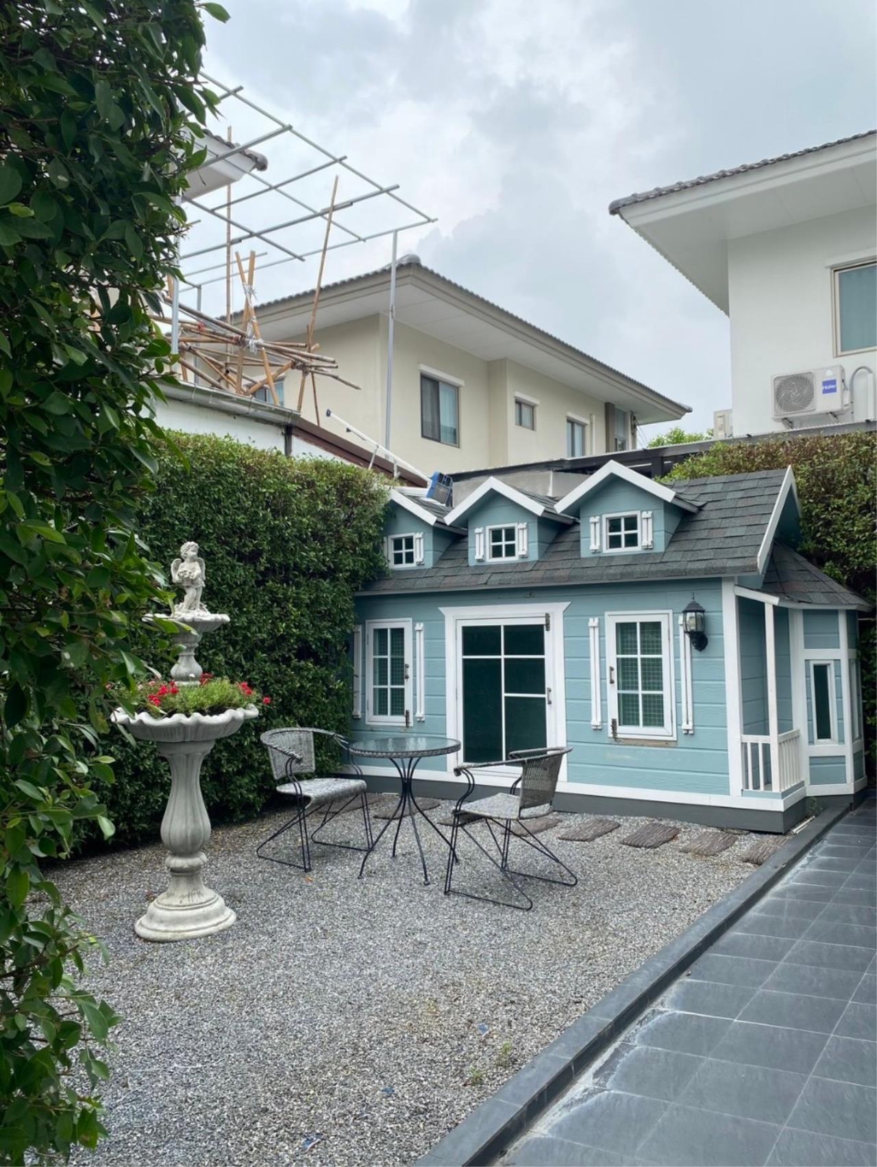 House for rent in The Plant Estique Pattanakarn 38 project.