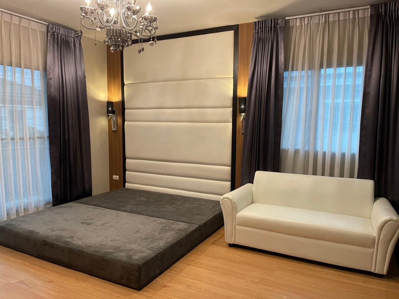 House for rent in The Plant Estique Pattanakarn 38 project.
