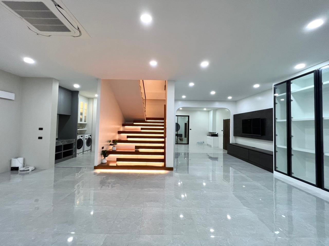 Modern style luxury house for sale, Hang Dong zone.