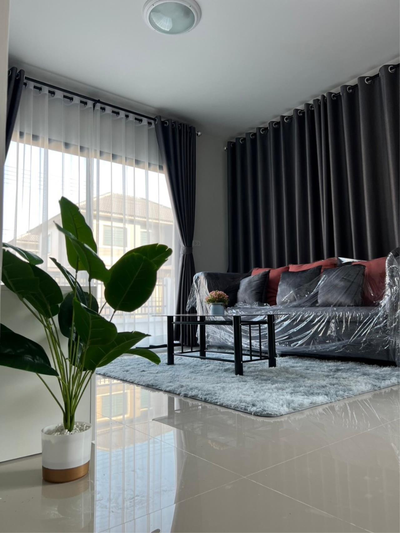 House for rent in San Kamphaeng zone, near Unity Concord International School.