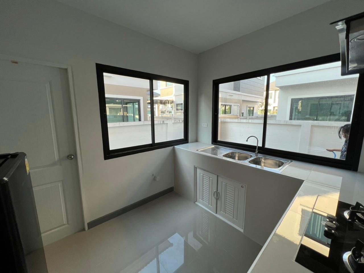 House for rent in San Kamphaeng zone, near Unity Concord International School.