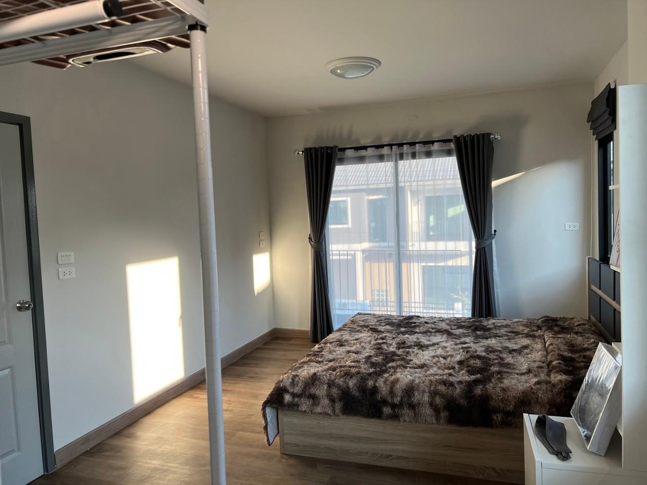 House for rent in San Kamphaeng zone, near Unity Concord International School.