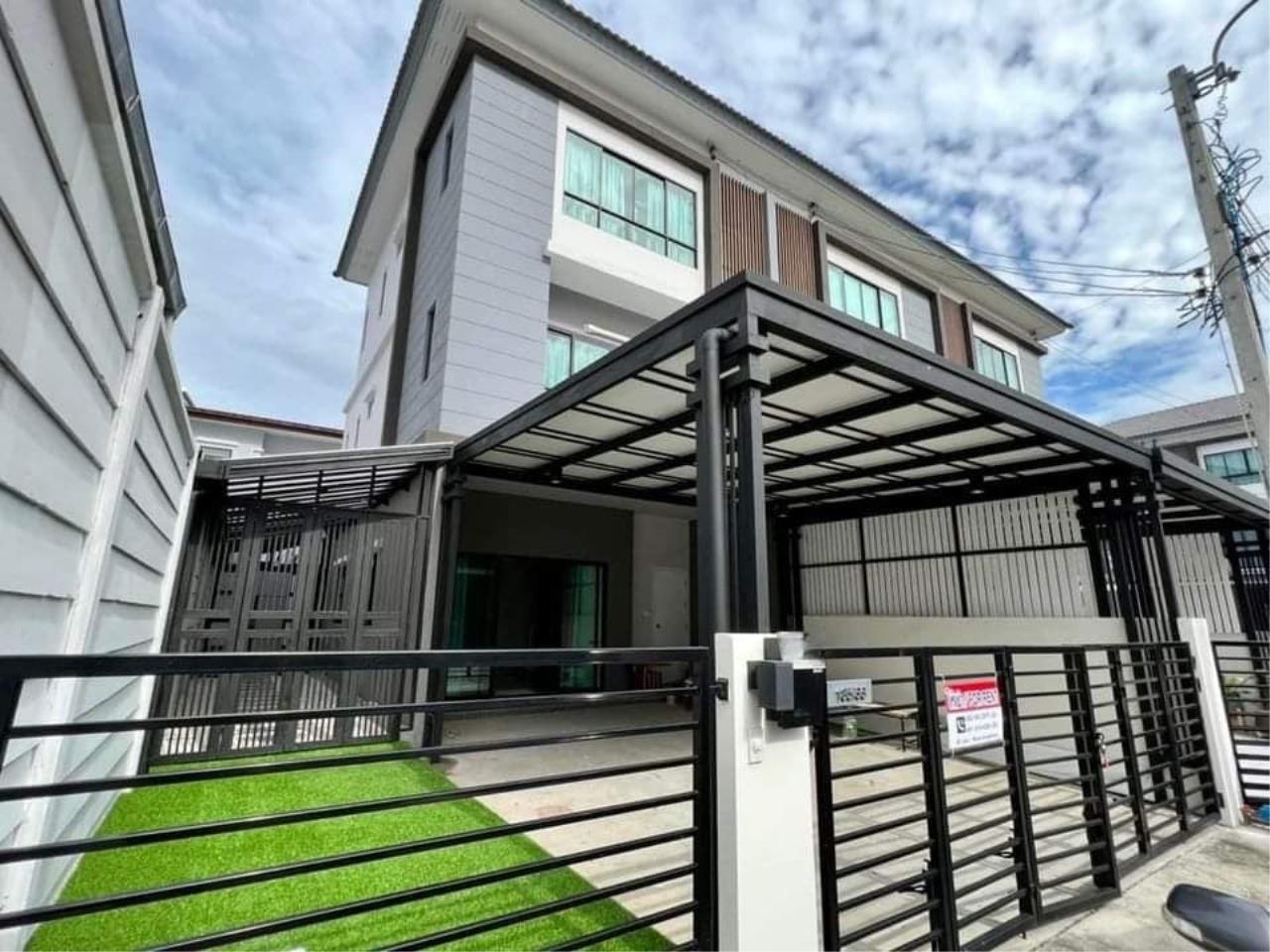 Townhome for rent, THE CONNECT UP3 LADPRAO 126 project.