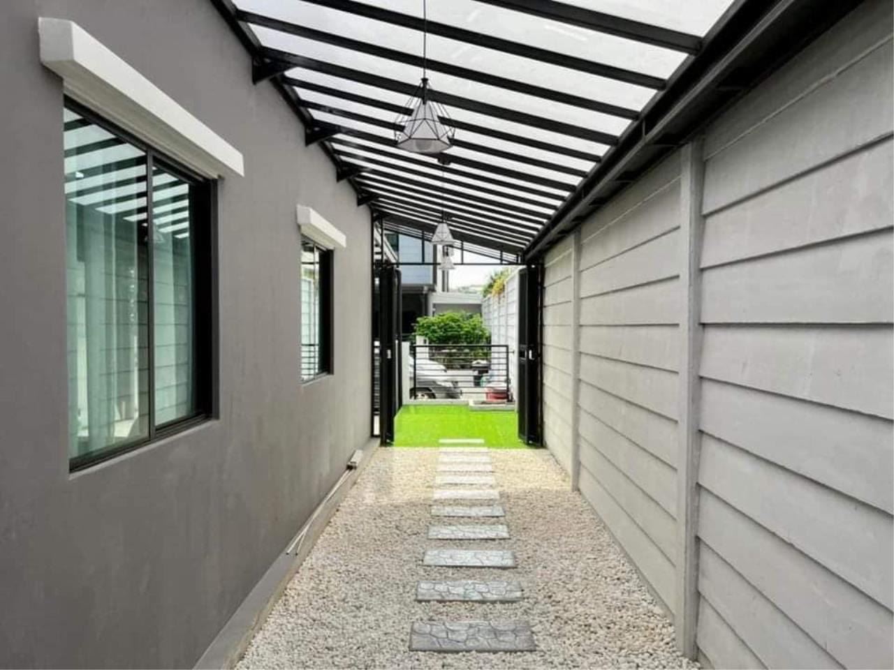 Townhome for rent, THE CONNECT UP3 LADPRAO 126 project.