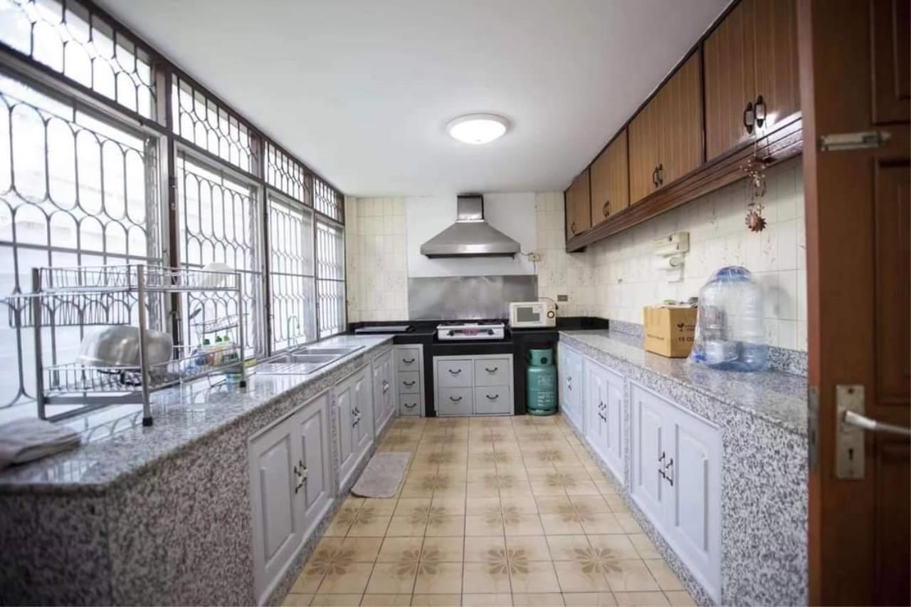 House for rent in the city, Chang Khlan zone, Mueang Chiang Mai.