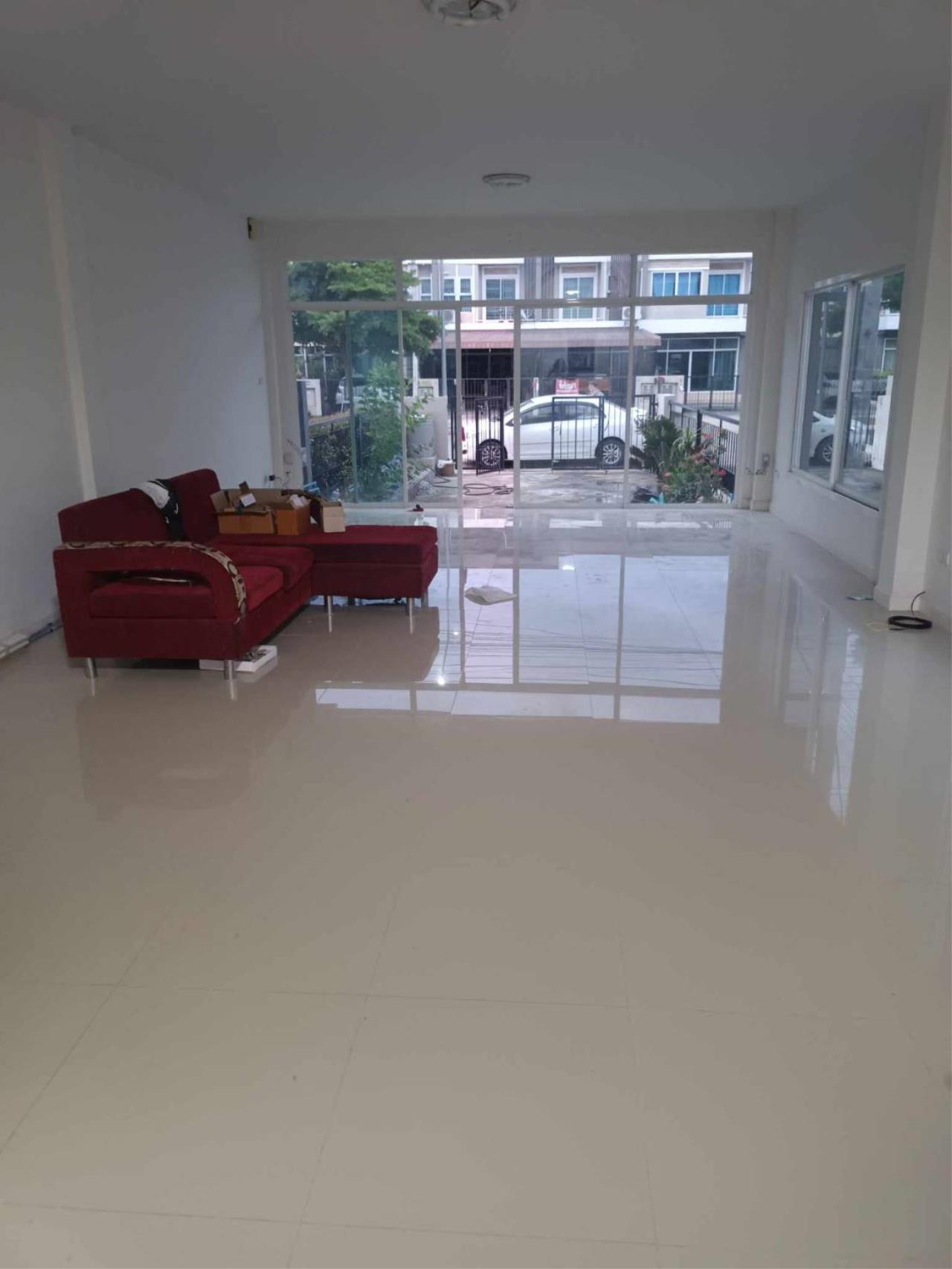 Townhome for rent, Tha Rua zone, near Makro, Chiang Mai.