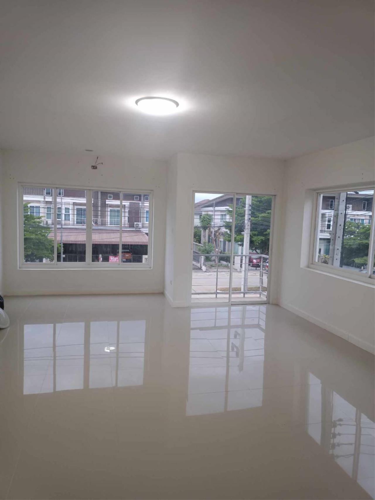 Townhome for rent, Tha Rua zone, near Makro, Chiang Mai.