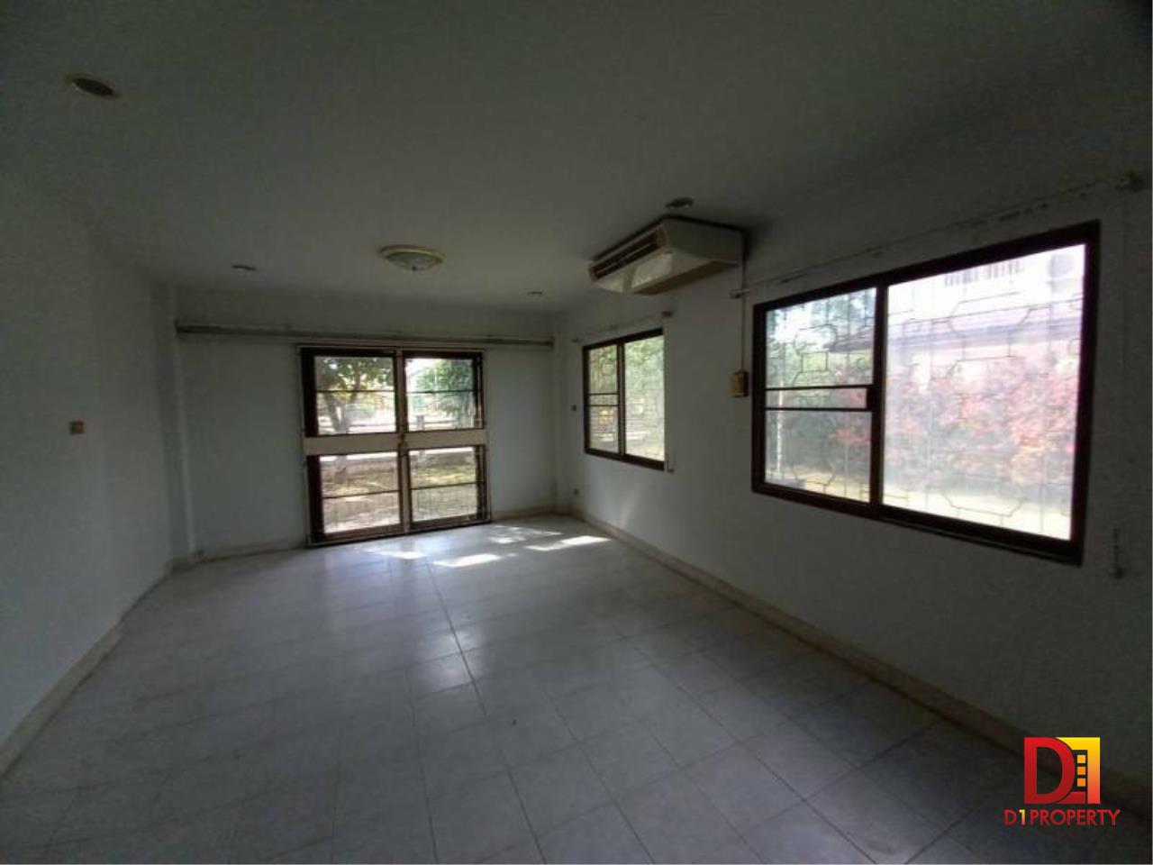 Twin house for rent in Hang Dong area near the airport.