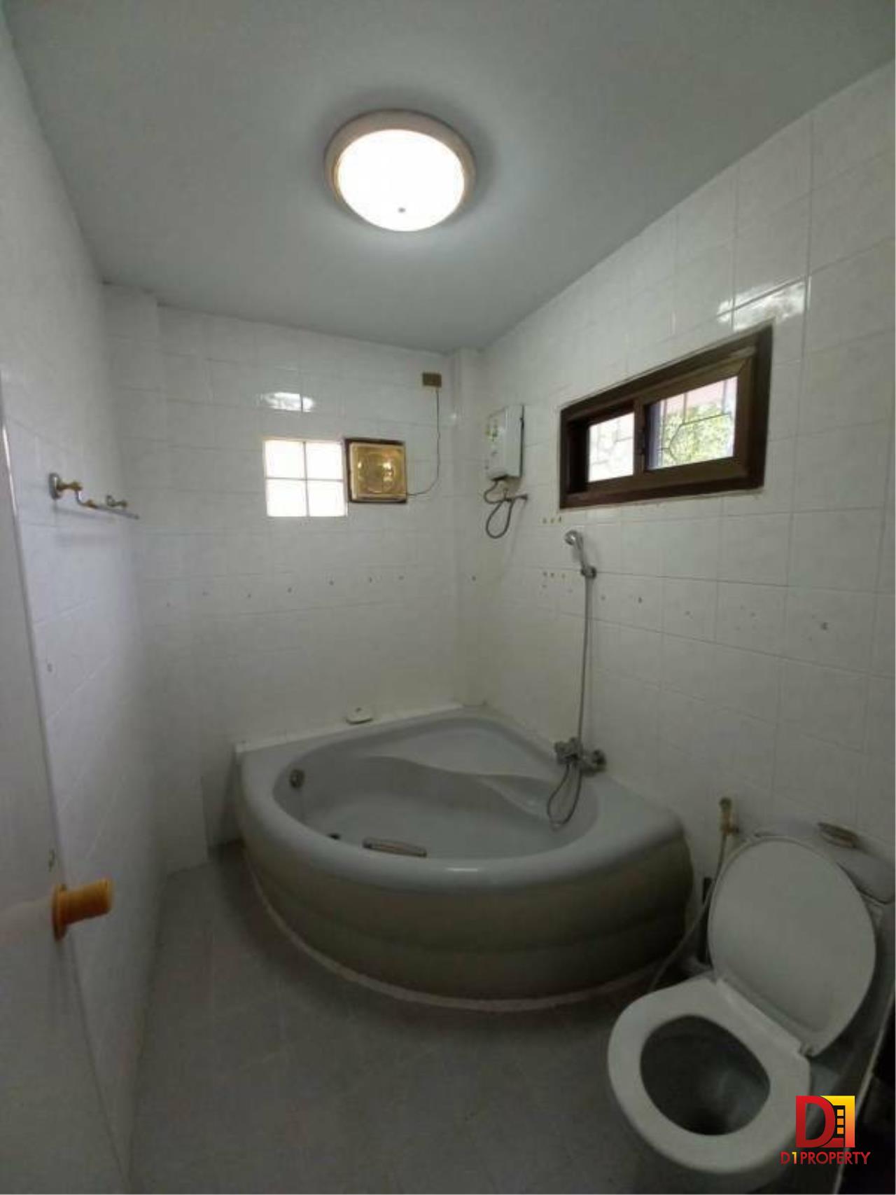 Twin house for rent in Hang Dong area near the airport.