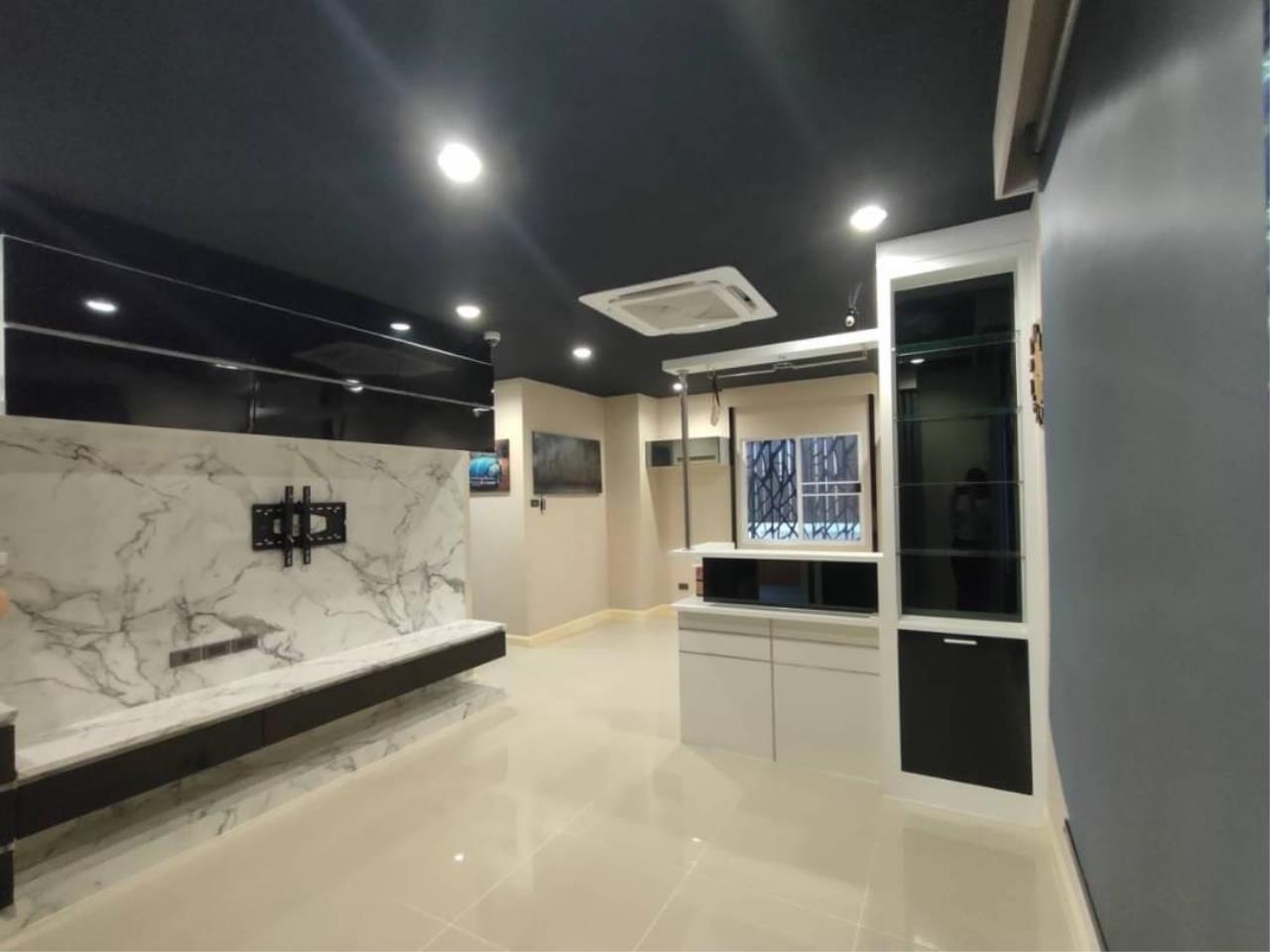 2 storey house for sale, golden location, Hang Dong zone