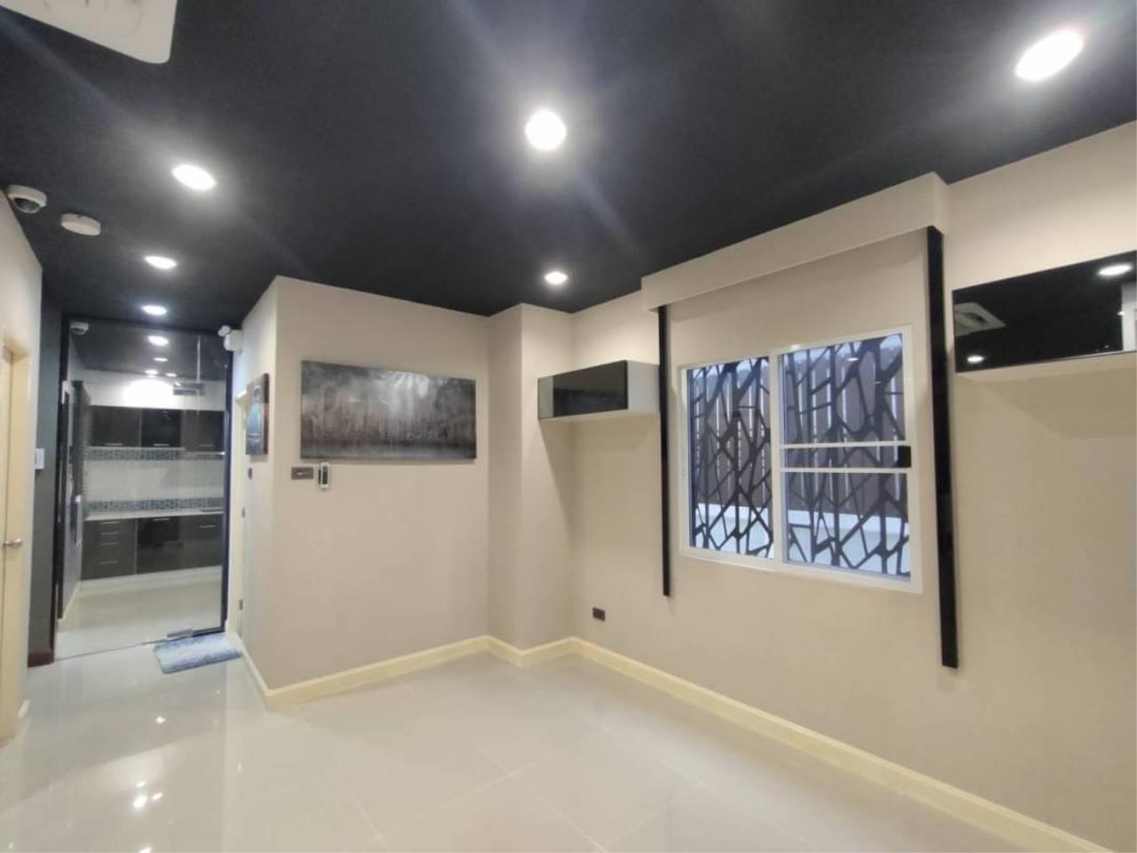 2 storey house for sale, golden location, Hang Dong zone