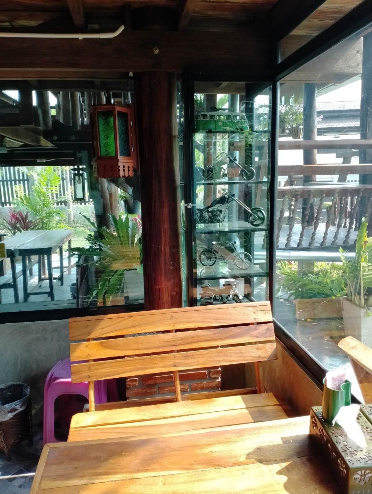 Sell / rent a garden house, semi-resort in San Kamphaeng zone near Charoen Market.