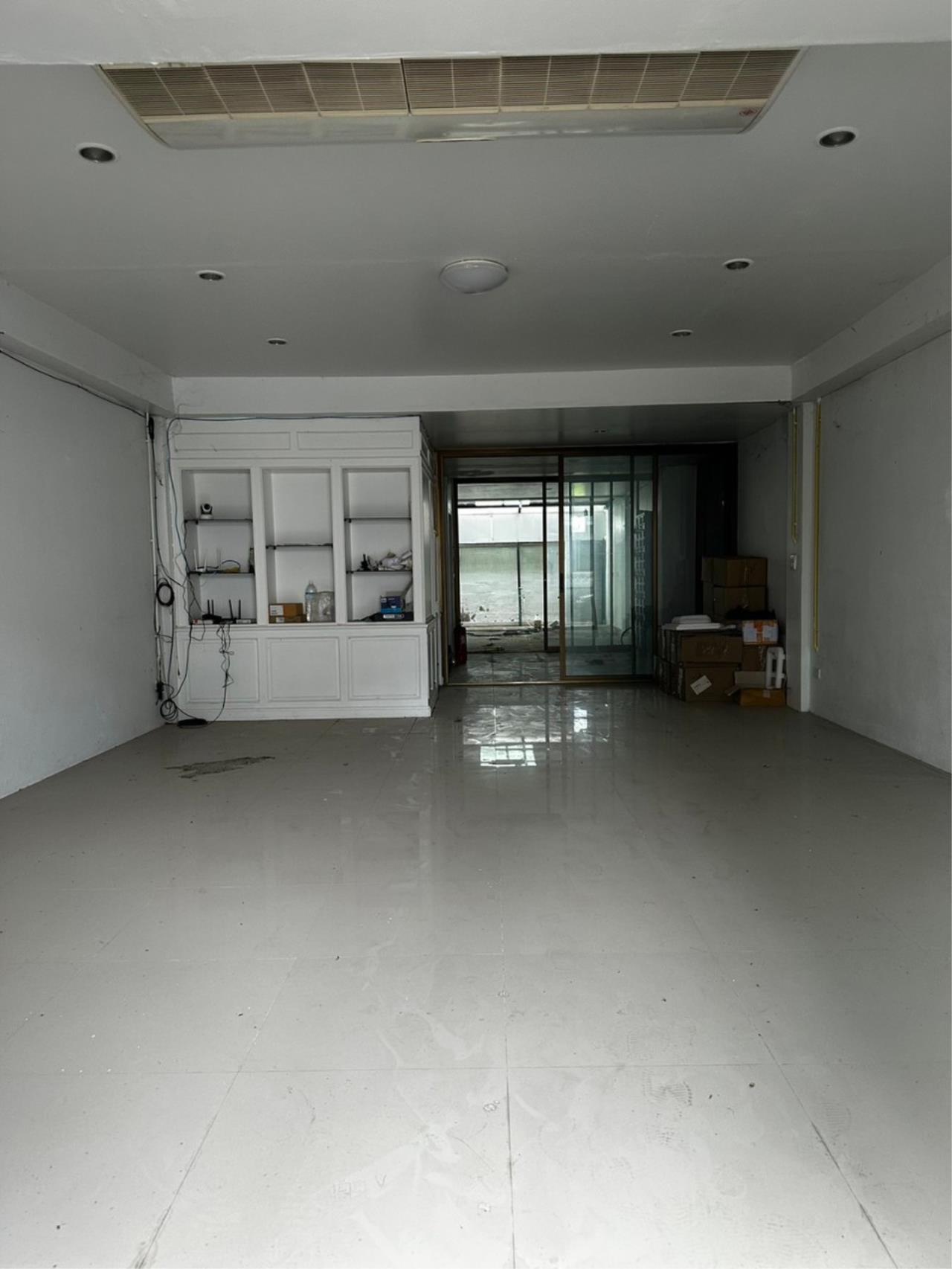 Townhome for rent in the city zone near Chiang Mai Airport.