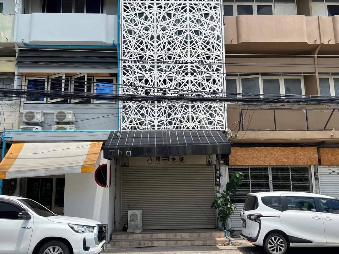 Commercial building for rent, Wualai zone, in Chiang Mai city.