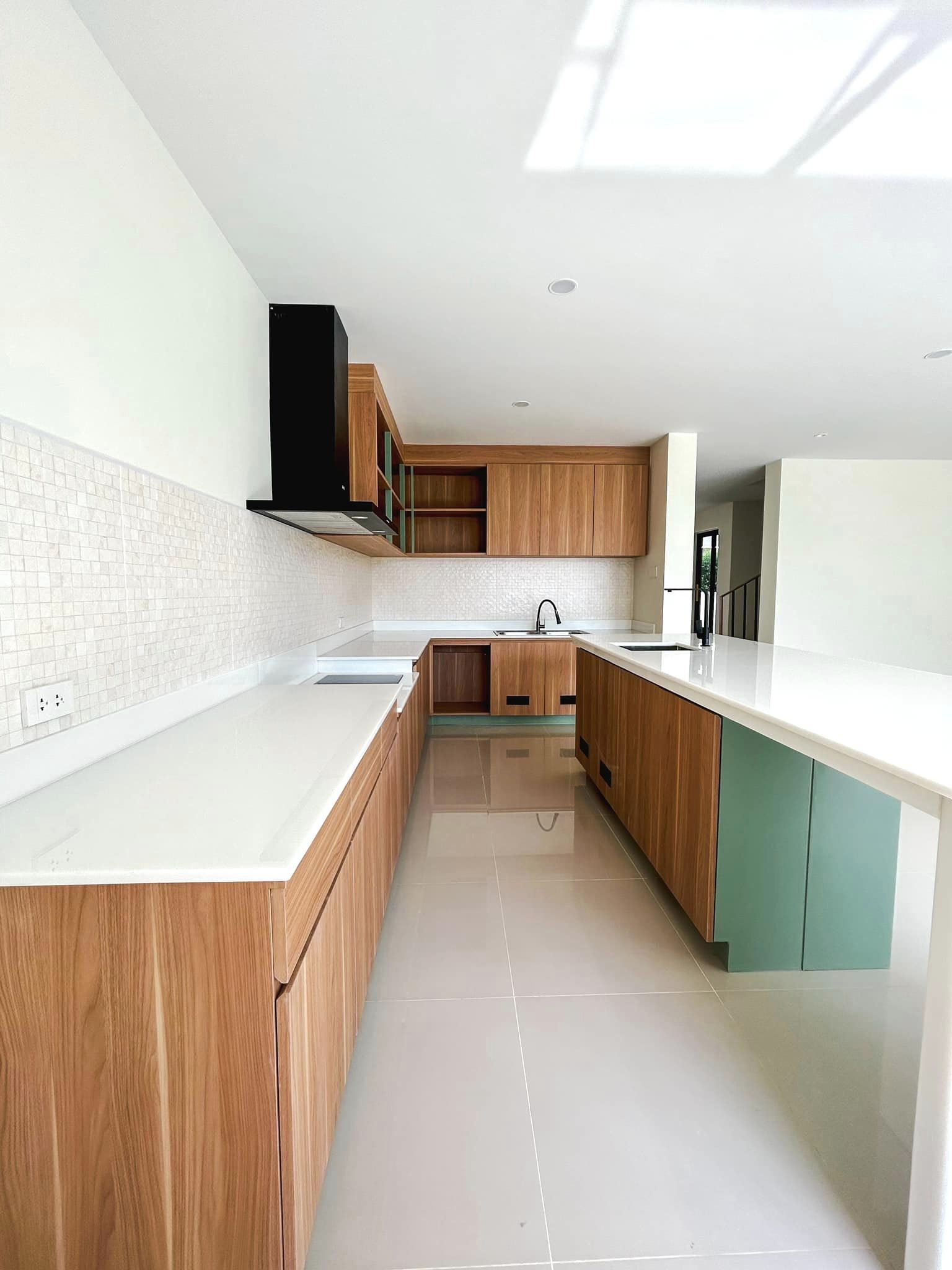 Newly built house for sale in the heart of the city. 📢