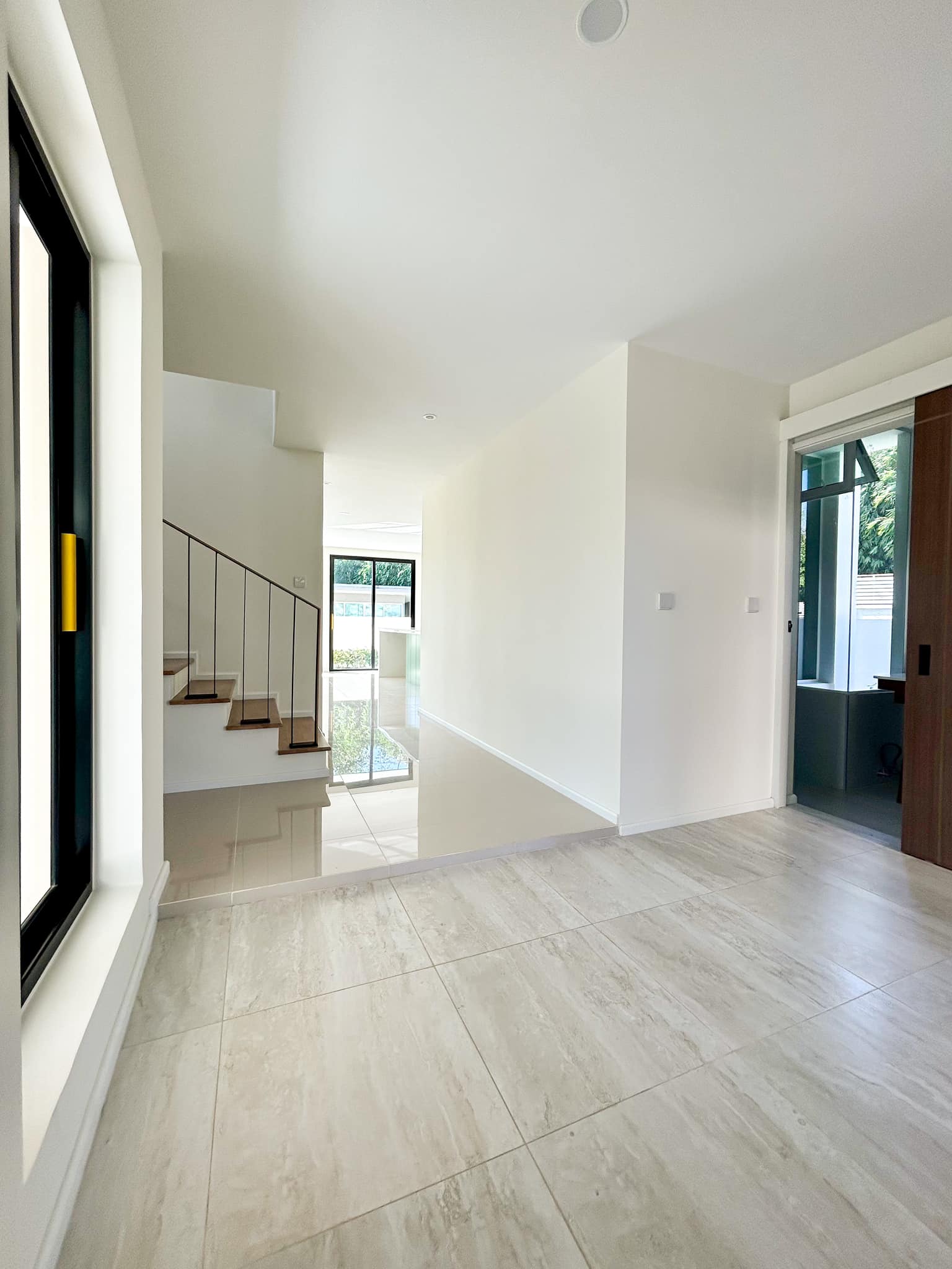 Newly built house for sale in the heart of the city. 📢