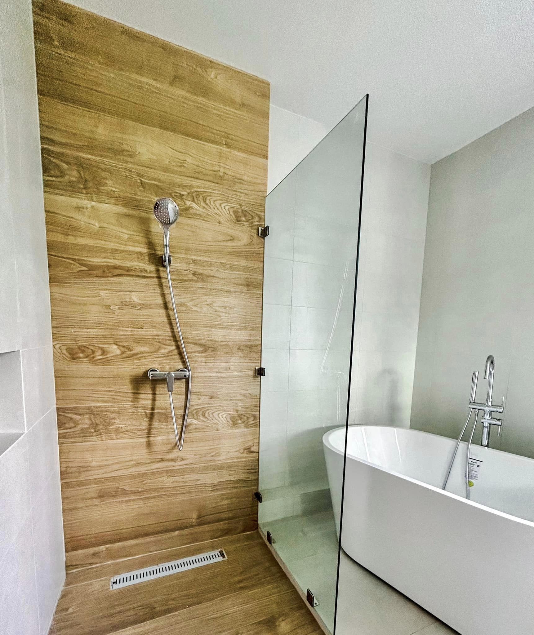 Newly built house for sale in the heart of the city. 📢