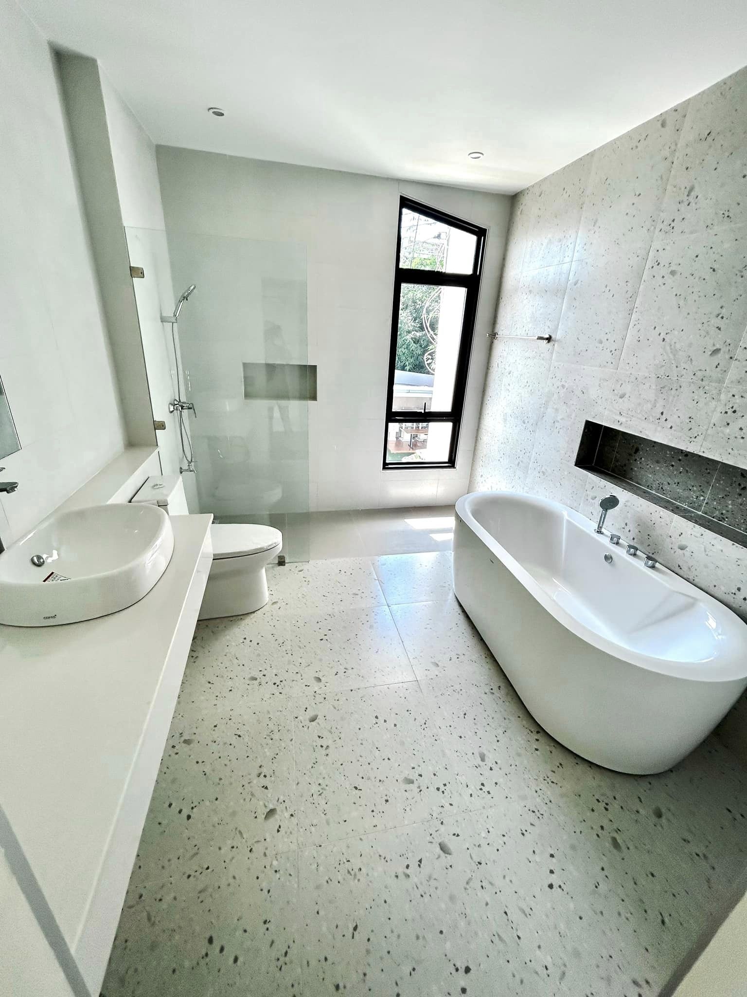 Newly built house for sale in the heart of the city. 📢