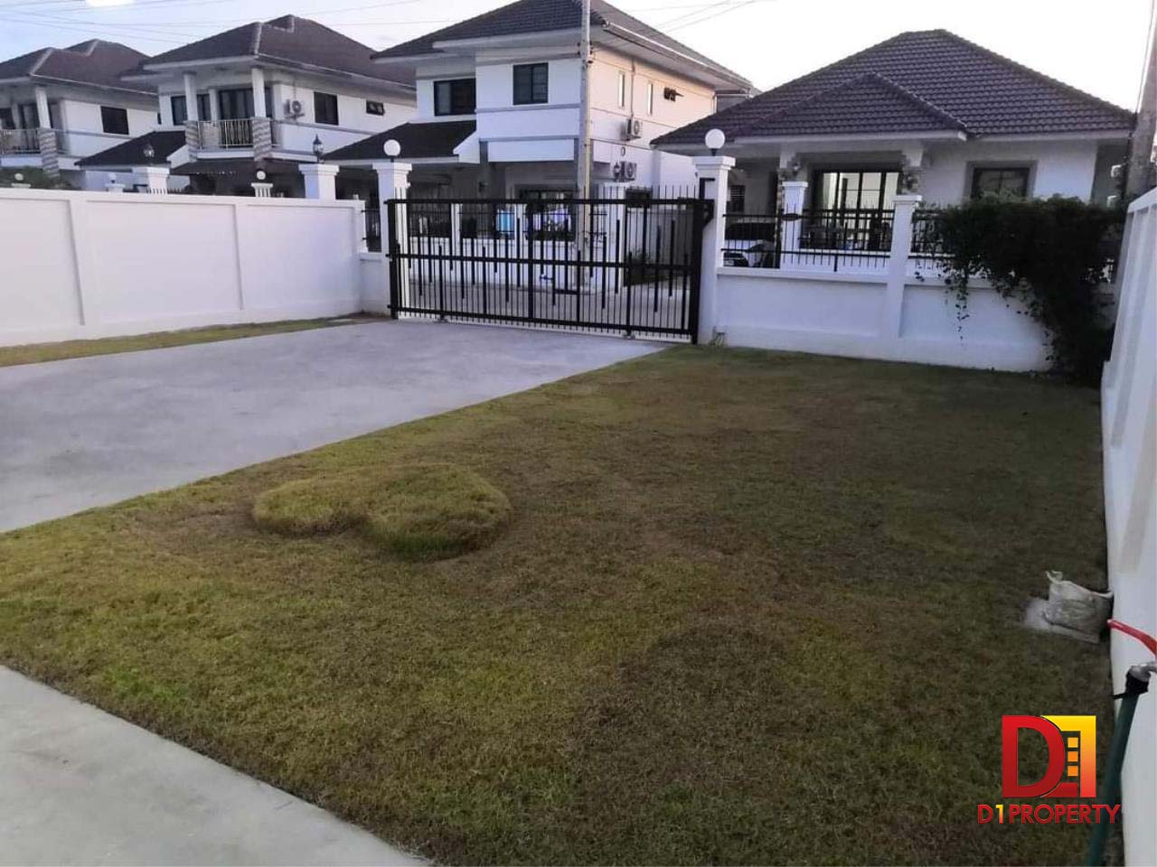 House for sale/rent in Saraphi zone near Unity Concord International School.