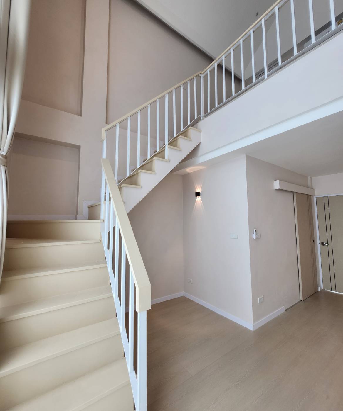 Available for rent, 3-story minimalist house with a swimming pool / Mae Rim 