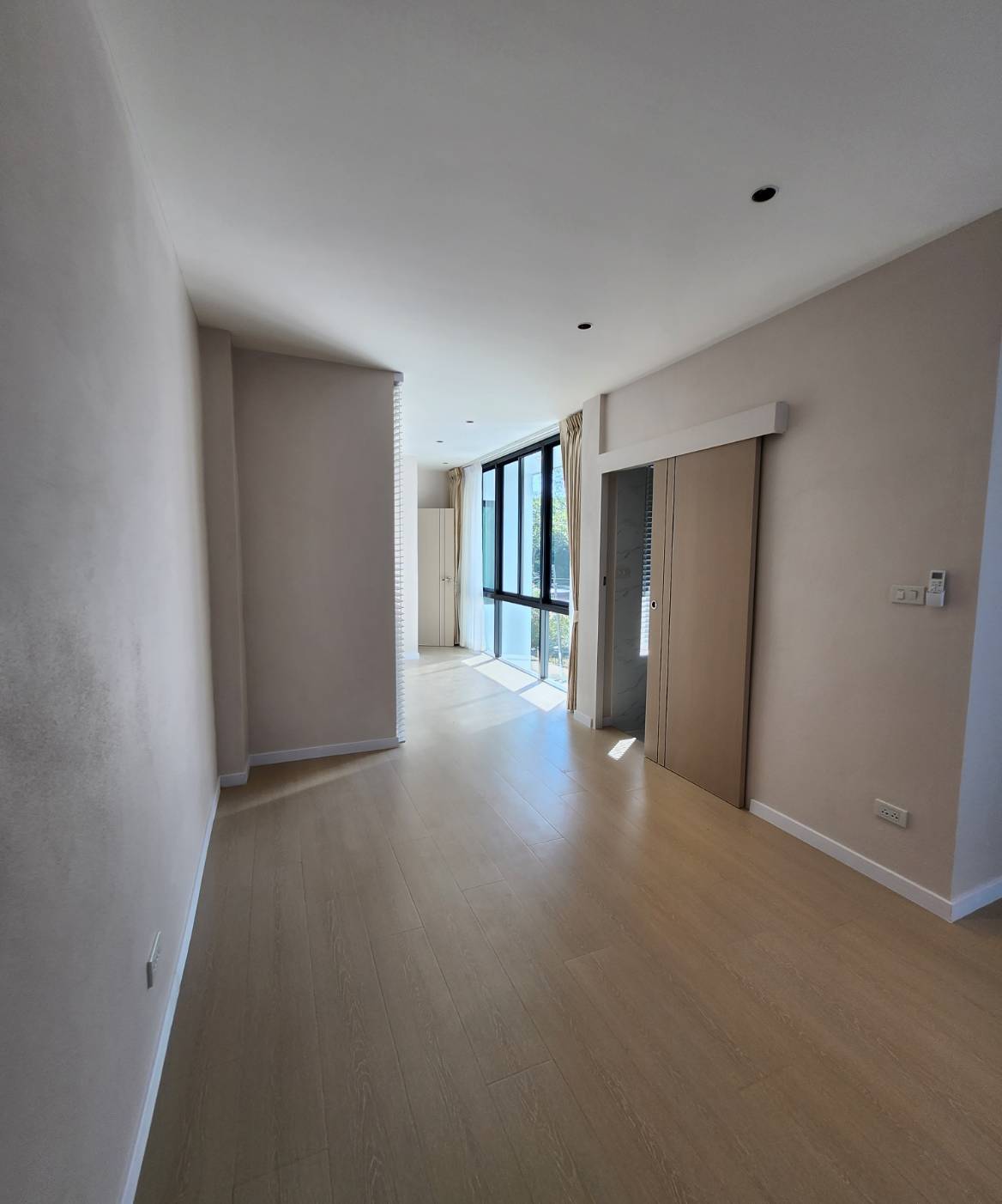 Available for rent, 3-story minimalist house with a swimming pool / Mae Rim 