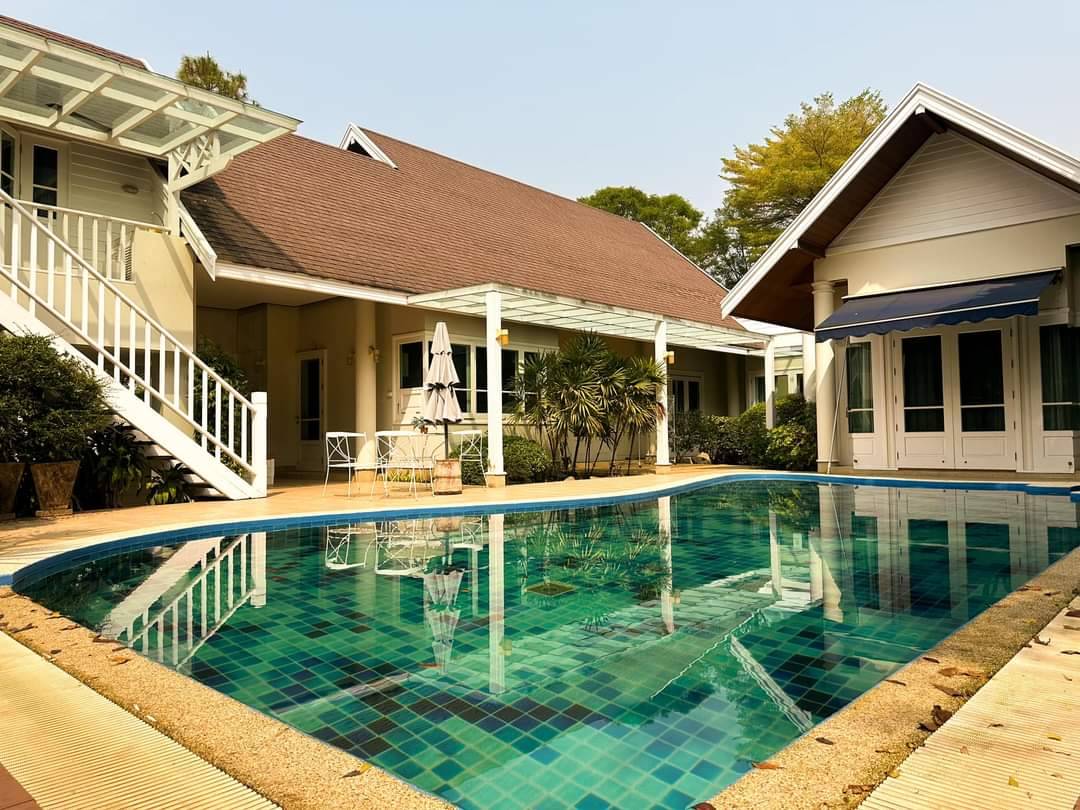 Vintage style house for sale with swimming pool. In Wang Tan Village