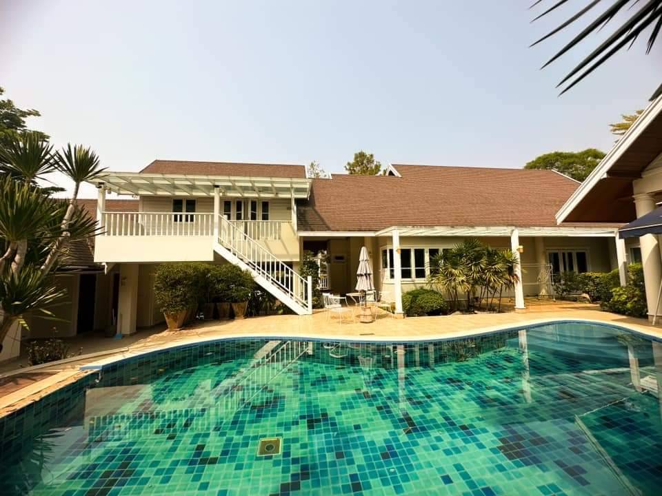 Vintage style house for sale with swimming pool. In Wang Tan Village