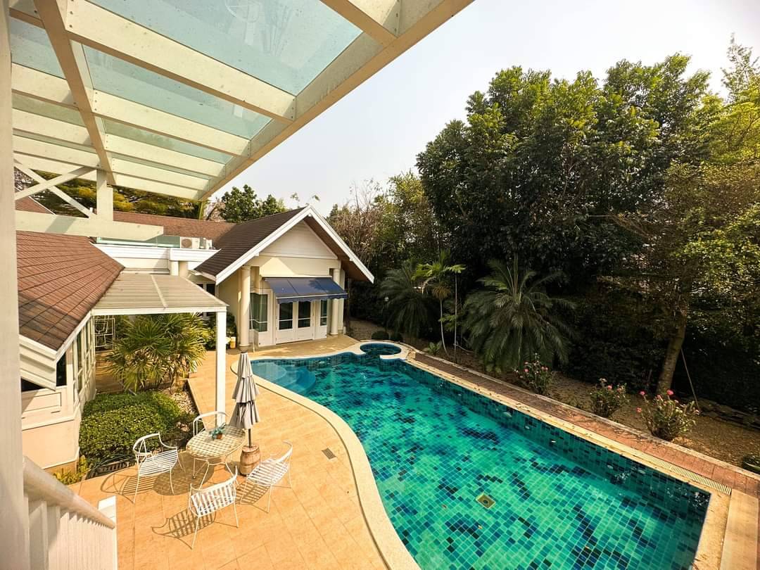 Vintage style house for sale with swimming pool. In Wang Tan Village