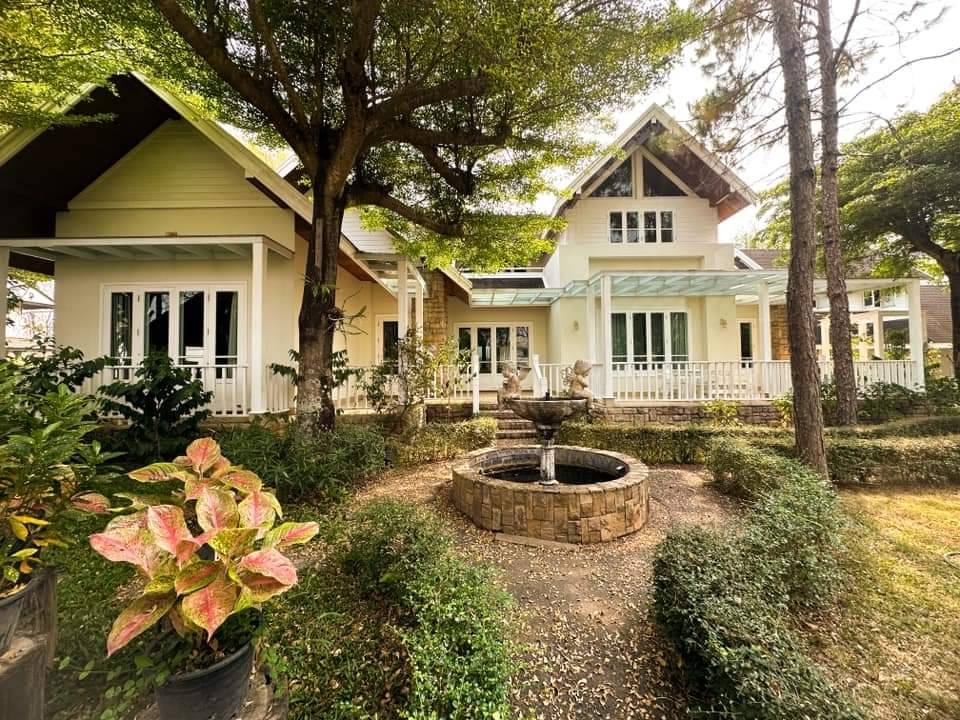 Vintage style house for sale with swimming pool. In Wang Tan Village