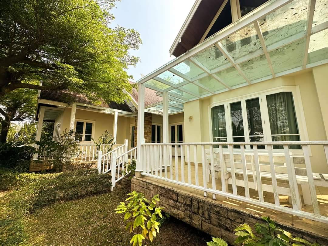 Vintage style house for sale with swimming pool. In Wang Tan Village