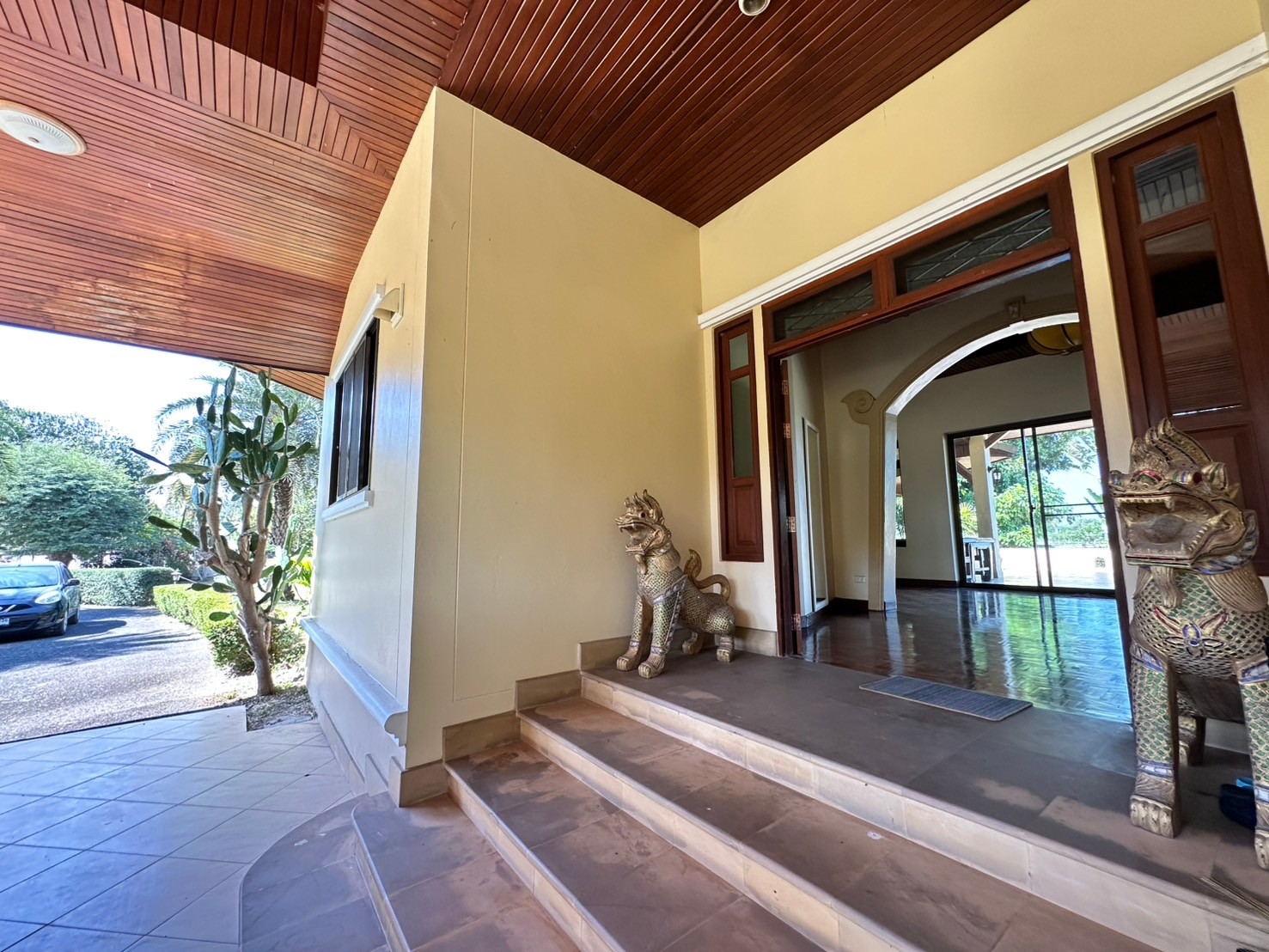 House for sale with big garden in Doisaket